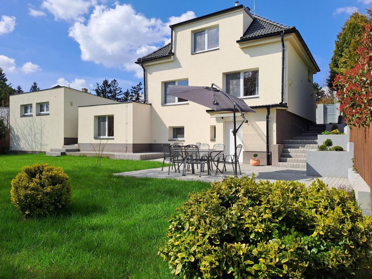 Apartmanovy Dum Se Zahradou V Klidne Casti Prahy Apartmán